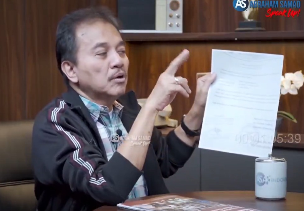 Roy Suryo (RS), Rismon Hasiholan Sianipar (RHS), dan Tifauziah Tyassuma alias dr. Tifa (TT) menjadi tersangka dalam kasus dugaan pencemaran nama baik dan manipulasi data terkait tudingan ijazah palsu Presiden RI ke-7 Joko Widodo. (Youtube Abraham Samad)